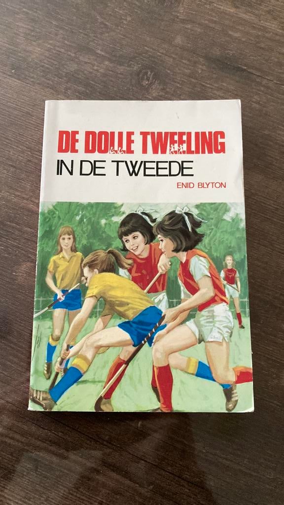 Boek De Dolle Tweeling in de tweede, Boeken, Kinderboeken | Jeugd | 10 tot 12 jaar, Ophalen of Verzenden, Gelezen, Fictie