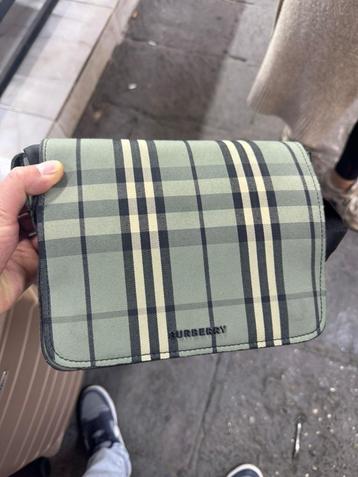 Burberry Schoudertas beschikbaar voor biedingen