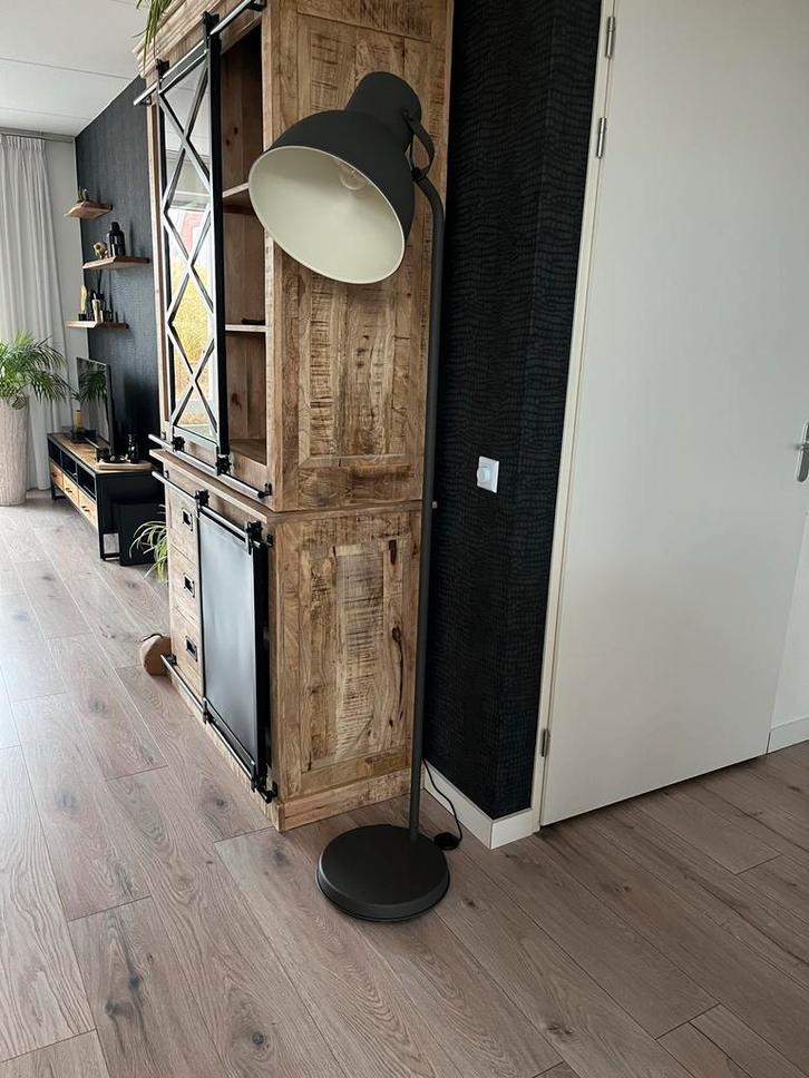 Ikea Hektar stijlvolle vloerlamp, Huis en Inrichting, Lampen | Vloerlampen, Gebruikt, 150 tot 200 cm, Metaal, Ophalen of Verzenden