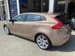 Volvo V40 1.6 T3 Momentum NL AUTO/PANO/NAVI/CAMERA/CLIMA, Auto's, Volvo, Voorwielaandrijving, Gebruikt, 4 cilinders, Origineel Nederlands