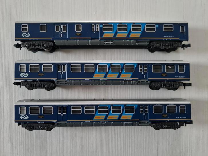 3 Mooie Minitrix NS D-trein rijtuigen 3120/3121, Hobby en Vrije tijd, Modeltreinen | N-Spoor, Zo goed als nieuw, Wagon, Gelijkstroom