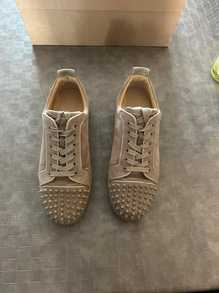 Christian Louboutin Junior Spikes Beige, Kleding | Heren, Schoenen, Zo goed als nieuw, Overige kleuren, Ophalen of Verzenden