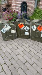 3 jerrycans 20 liter, Ophalen