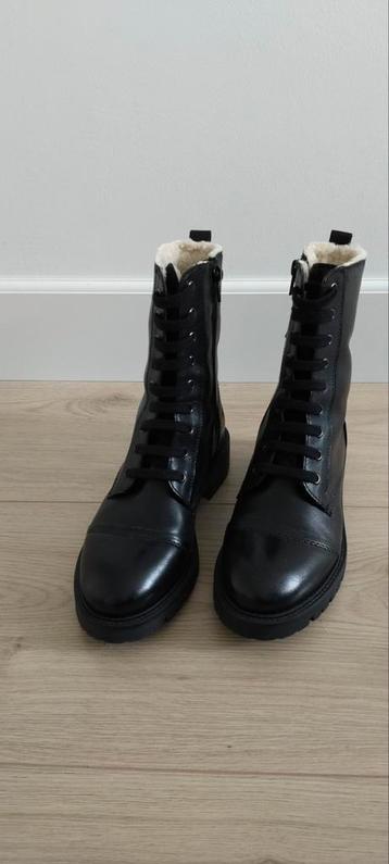 Veterlaarsjes maat 36 beschikbaar voor biedingen