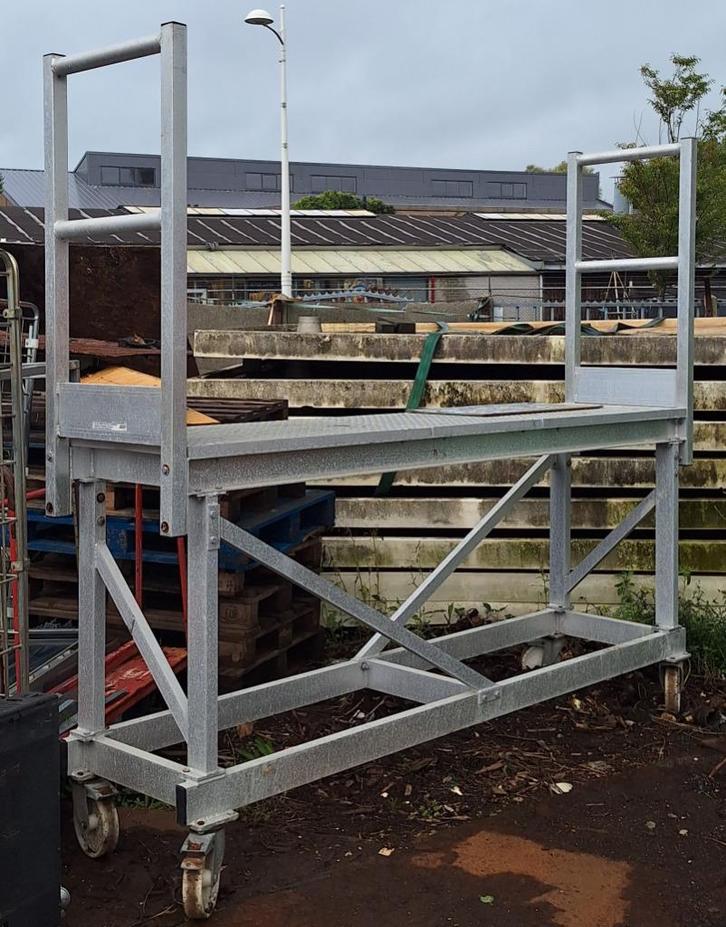 Looproosters / verrijdbaar bordes / stijger / loopplank, Doe-het-zelf en Verbouw, Ladders en Trappen, Zo goed als nieuw, Minder dan 2 meter