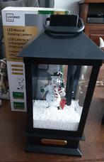 Lantaarn met licht en muziek en sneeuwd, Diversen, Kerst, Ophalen of Verzenden, Zo goed als nieuw