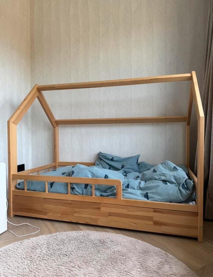 Leuk Peuterbed Huisje, Kinderen en Baby's, Kinderkamer | Bedden, Zo goed als nieuw, 140 tot 160 cm, 70 tot 85 cm, Lattenbodem