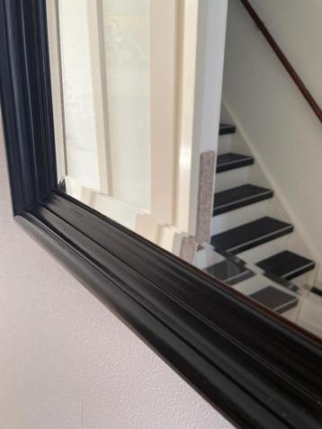 Houten spiegel met geslepen glas beschikbaar voor biedingen