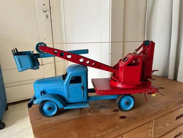 Truck met takel / graafmachine / vintage / antiek beschikbaar voor biedingen
