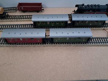 Roco HO 54223 ,54225 4 stuks rijtuigen rood en groen beschikbaar voor biedingen