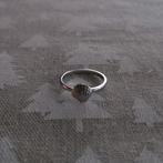IXXI schelpen ring (17), Sieraden, Tassen en Uiterlijk, Ringen, Nieuw, Ophalen of Verzenden, 17 tot 18, Dame
