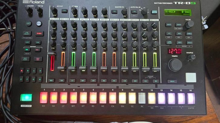 Roland TR-8S Rhythm Performer, Deck Saver, Verpakking ZGAN, Muziek en Instrumenten, Drumcomputers, Zo goed als nieuw, Roland, Ophalen of Verzenden
