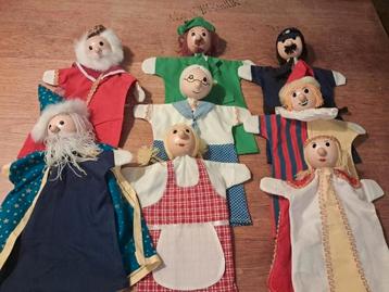 Poppenkastpoppen beschikbaar voor biedingen