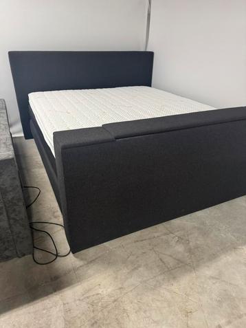 Boxspring vlak met tv lift 180x200 compleet beschikbaar voor biedingen