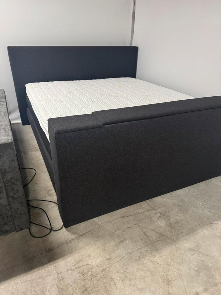 Boxspring vlak met tv lift 180x200 compleet, Huis en Inrichting, Slaapkamer | Boxsprings, Zo goed als nieuw, 180 cm, 200 cm, Tweepersoons