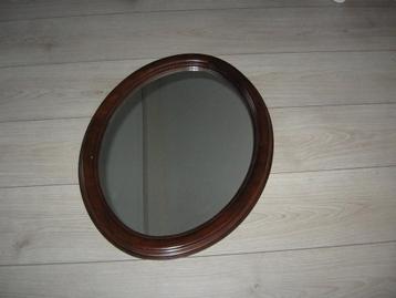 Grote antieke ovale spiegel m houten lijst €25.00 60 X 50 cm