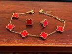 Setje oorbellen en armband, goud rood klavertjes, Hangers, Nieuw, Ophalen of Verzenden, Rood