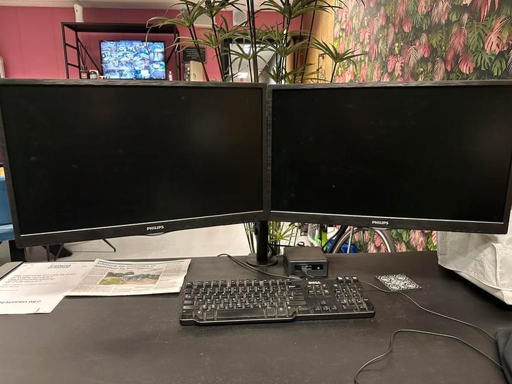 Complete set: Intel NUC + 2 Philips 24” monitor + monitorarm, Computers en Software, Monitoren, Gebruikt, 60 Hz of minder, DVI