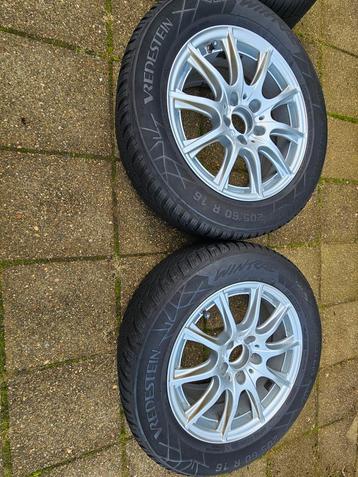 Vredestein winterbanden 205/60 R16 met lichtmetalen belgen beschikbaar voor biedingen