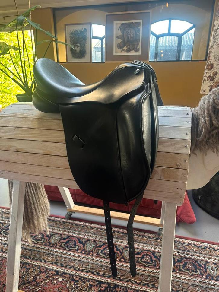 MSFC Professional Dressuurzadel – 17,5”, Dieren en Toebehoren, Paarden en Pony's | Zadels, Zo goed als nieuw, Dressuur, Ophalen