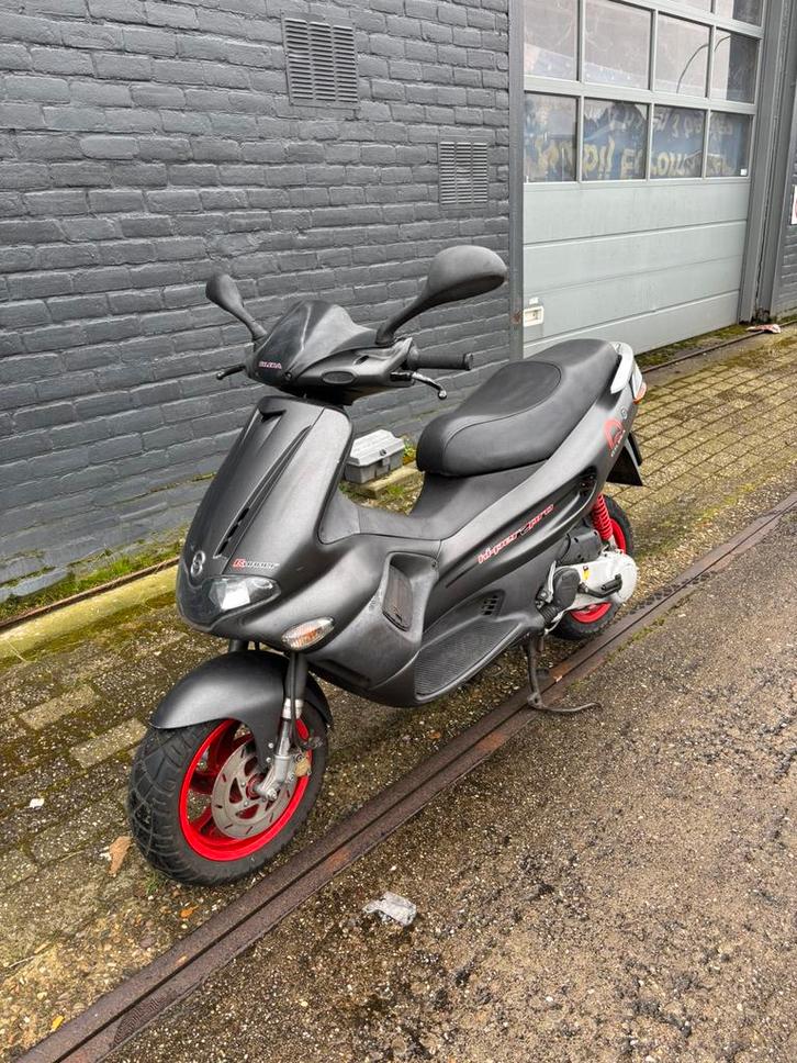 Gilera Runner sp pro lage km!, Fietsen en Brommers, Scooters | Piaggio, Zo goed als nieuw, Overige modellen, Maximaal 45 km/u