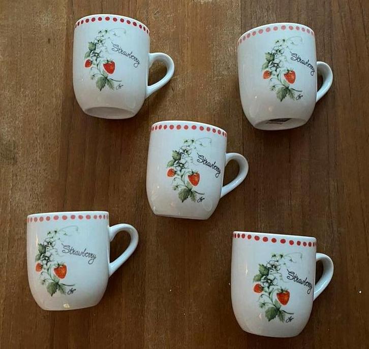 5 mokjes van Jet Versteege, Strawberry, World of Jet zgn, Huis en Inrichting, Keuken | Servies, Zo goed als nieuw, Kop(pen) en/of Schotel(s)