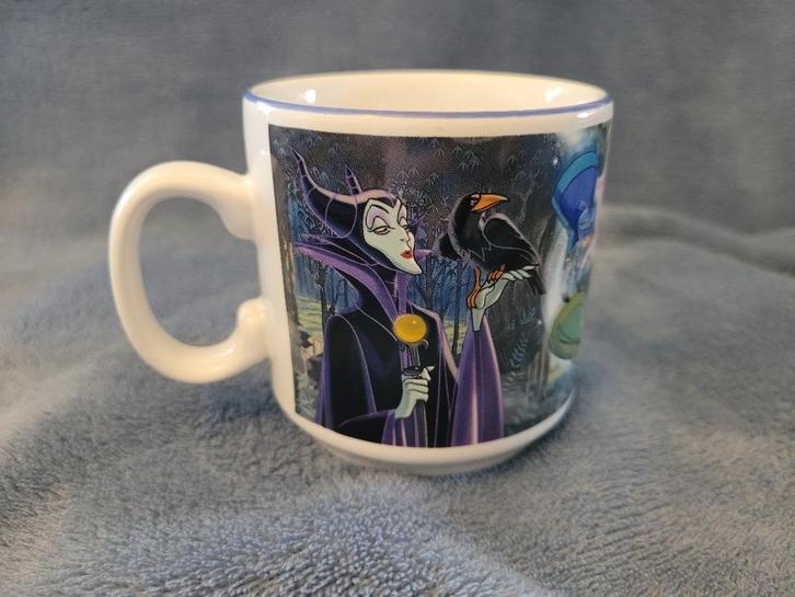 Mok / beker Disney ’s Maleficent en Aristocats, Verzamelen, Disney, Zo goed als nieuw, Servies, Overige figuren, Ophalen of Verzenden