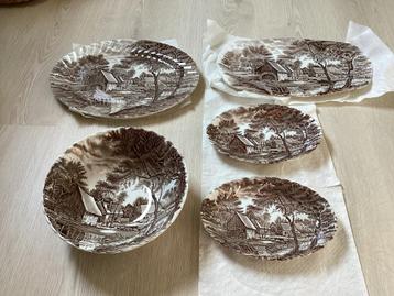 Johnson Brothers schalen. beschikbaar voor biedingen