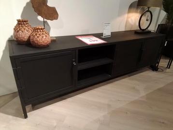 metalen tv kast 180 cm 40 cm diep en 55 cm hoog showroommode beschikbaar voor biedingen