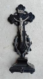 Kruisbeeld hout uitgesneden , Katholiek  religie, Ophalen of Verzenden, Christendom | Katholiek
