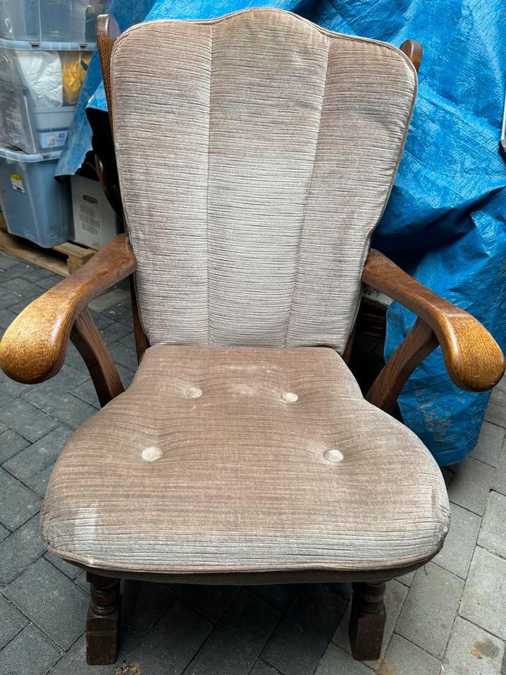 Fauteuil met Houten Armleuningen gratis afhalen, Huis en Inrichting, Stoelen, Gebruikt, Eén, Hout, Bruin, Ophalen