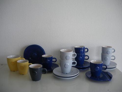 Douwe Egberts Mosa gekleurd servies, Huis en Inrichting, Keuken | Servies, Zo goed als nieuw, Kop(pen) en/of Schotel(s), Overige stijlen