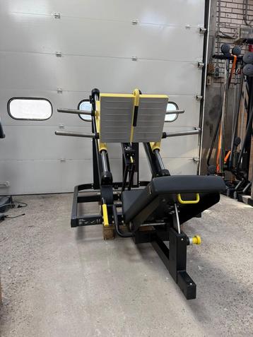 Technogym Pure Strength Leg Press/ Beinpresse/ bein machine beschikbaar voor biedingen