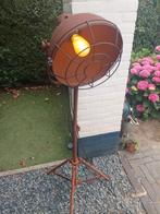 Staande industriële robuuste lamp, Huis en Inrichting, Lampen | Vloerlampen, Ophalen of Verzenden, Gebruikt, 150 tot 200 cm