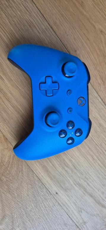 Xbox Series X|S Wireless Controller (Shock Blue) beschikbaar voor biedingen