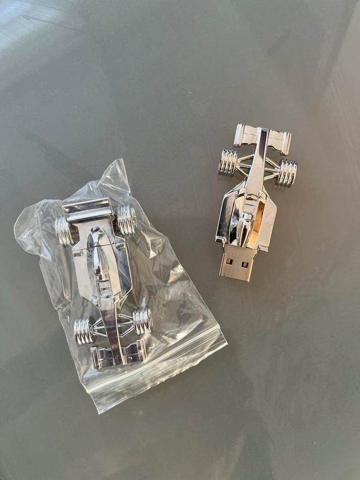USB stick F1 auto Formule 1 RedBull Ferrari McLaren Max 32GB, Computers en Software, USB Sticks, Nieuw, Ophalen