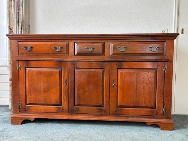 Klassiek kersenhouten dressoir, Huis en Inrichting, Kasten | Dressoirs, Gebruikt, 150 tot 200 cm, 25 tot 50 cm, Met lade(s), Met deur(en)