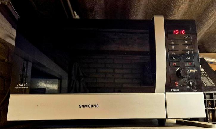 Samsung Combimagnetron in nette staat!, Witgoed en Apparatuur, Magnetrons, Zo goed als nieuw, Vrijstaand, Combimagnetron, 45 tot 60 cm