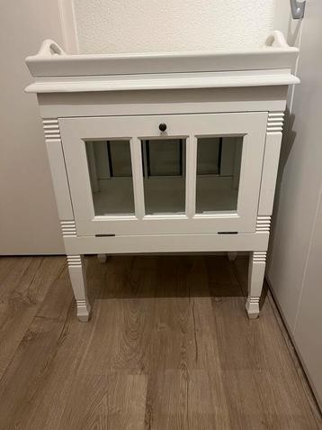 Dressoir kastje met dienblad en klep