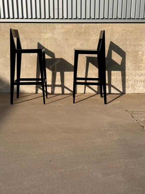 LIGNE ROSET twee stalen design barkrukken zwart staal, Huis en Inrichting, Barkrukken, Metaal, 2 krukken, Ophalen of Verzenden