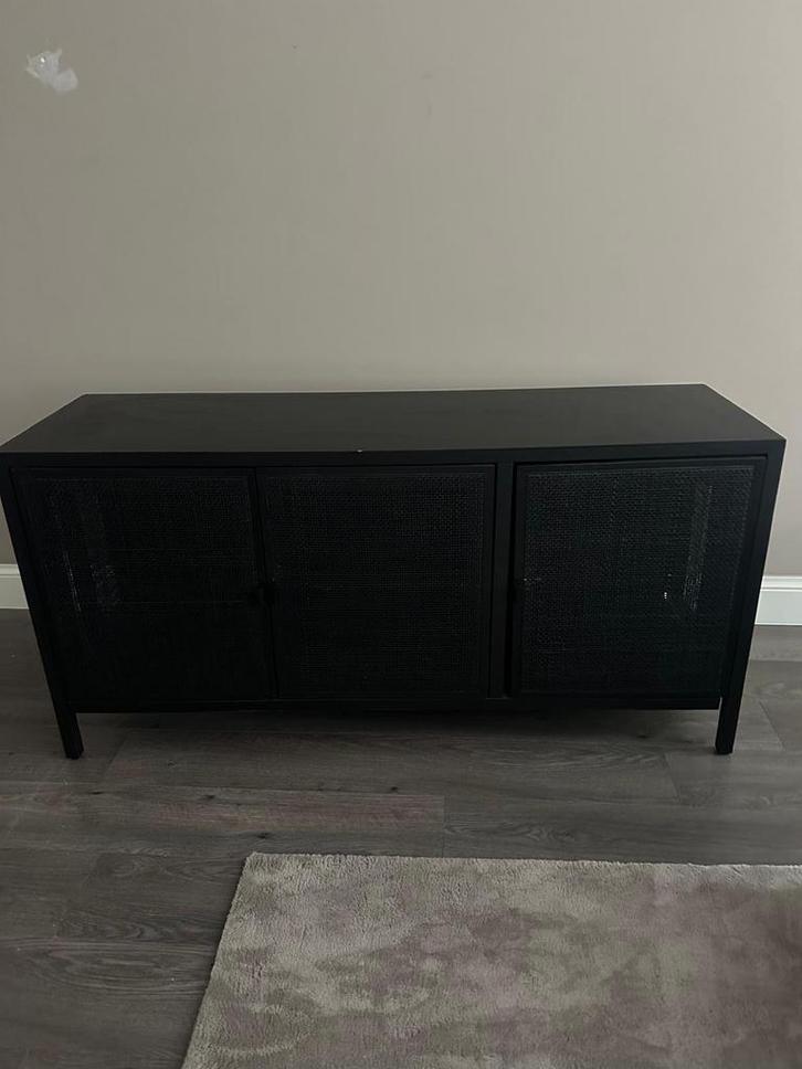 Zwarte Kast met Deuren kleine beschadiging boven kant, Huis en Inrichting, Kasten | Dressoirs, Zo goed als nieuw, 100 tot 150 cm