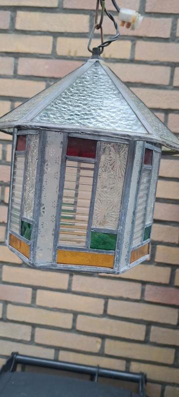 Glas en lood hanglamp zeker 100 jaaroud  beschikbaar voor biedingen