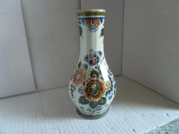 Delft Polychroom vaasje merk nummer 417, Antiek en Kunst, Antiek | Keramiek en Aardewerk, Ophalen of Verzenden