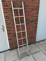 Opklap-/inklapbare ladder 2mtr hoog, Doe-het-zelf en Verbouw, Ladders en Trappen, Ophalen, Zo goed als nieuw, Ladder, Opvouwbaar of Inschuifbaar