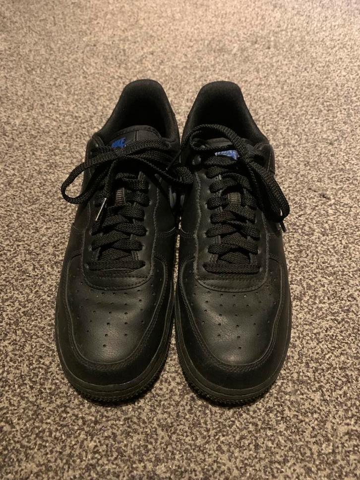 Nike Air Force 1 - Maat 41 - Zo goed als nieuw, Kleding | Heren, Schoenen, Zo goed als nieuw, Sneakers of Gympen, Zwart, Ophalen of Verzenden