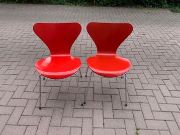 2 Vitra Vlinderstoelen   beschikbaar voor biedingen
