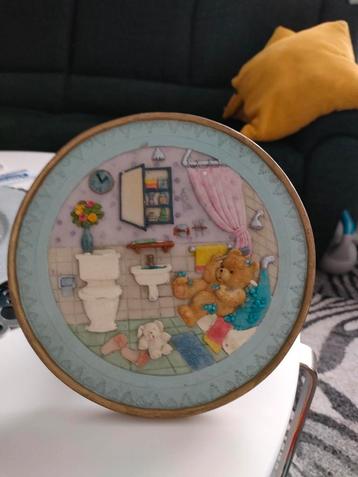 Decoratief Bord met Beertjes in Badkamer beschikbaar voor biedingen