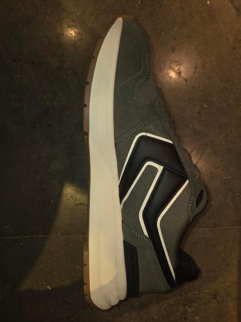 schoen Levi's charge Mt 44, Overige kleuren, Nieuw, Ophalen of Verzenden, Sneakers of Gympen