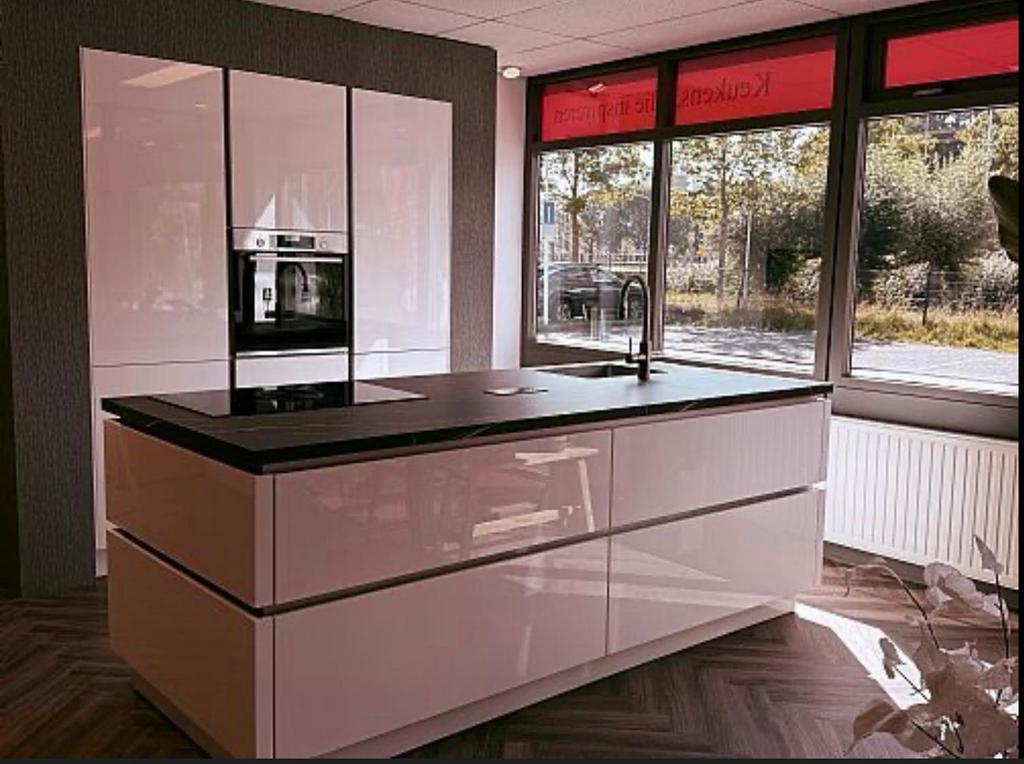 Nieuwe witte keuken met kookeiland - compleet in dozen!, Huis en Inrichting, Keuken | Complete keukens, Ophalen, Wit, Overige typen