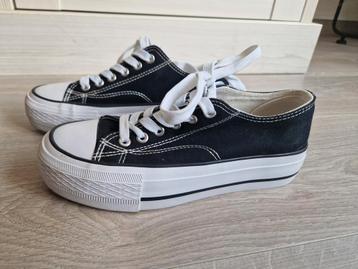 Te koop zwart - witte gymschoenen Graceland maat 36  beschikbaar voor biedingen